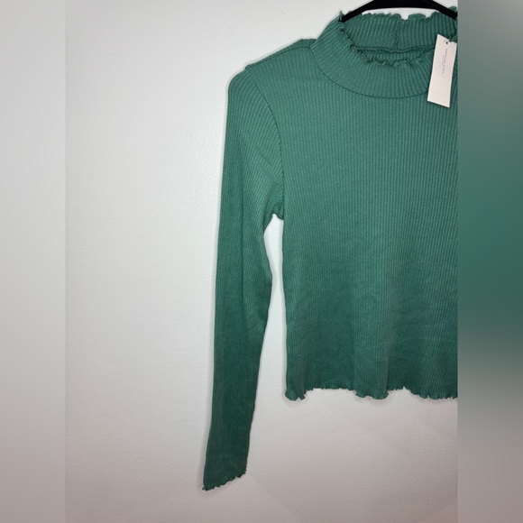 NWT SM American Eagle Green Ribbed Long Sleeve Turtle Neck Shirt - Picture 2 of 10